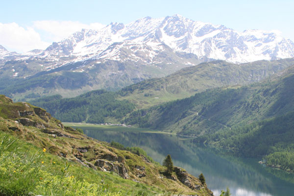 Landschaftsbild mit Berge